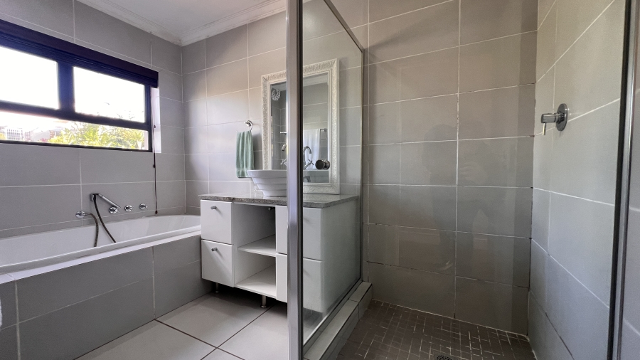 To Let 6 Bedroom Property for Rent in West Beach Western Cape